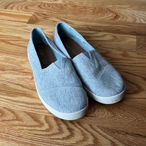 Grey Toms size 9